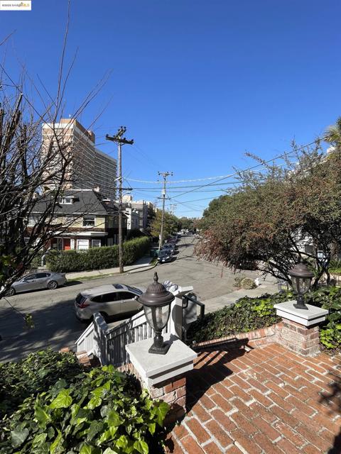 290 Park View Terrace, Oakland CA: https://media.crmls.org/mediaz/e0f4e030-2168-4dd2-826d-86279304b10b.jpg