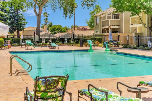 383 Eastridge Dr, San Ramon CA: https://media.crmls.org/mediaz/e0f562d8-07ae-4a9d-82db-0604503d184b.jpg