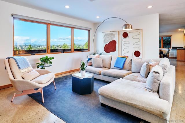 4176 E Arrieta Circle, La Mesa CA: https://media.crmls.org/mediaz/e0f69bb5-a5b8-4ef0-bc22-495502c91bae.jpg