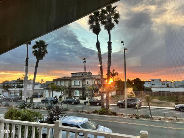 Detail Gallery Image 12 of 41 For 2827 Pierpont Bld, Ventura,  CA 93001 - 4 Beds | 4 Baths