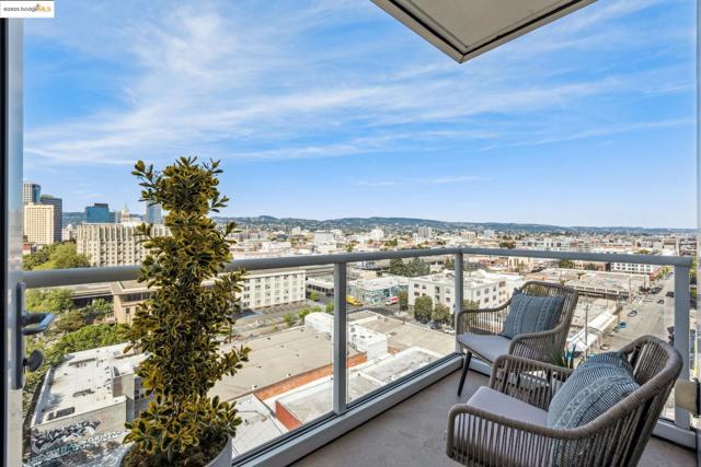 222 Broadway, Oakland CA: https://media.crmls.org/mediaz/e0f6df7d-445e-4369-98a6-c8a664531dec.jpg