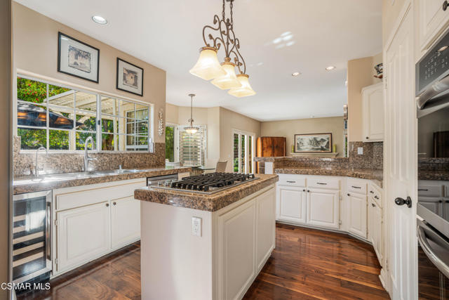 32714 Wellbrook Drive, Westlake Village CA: https://media.crmls.org/mediaz/e0f75ab5-3a21-44b5-bde9-51e5d99c9cfe.jpg