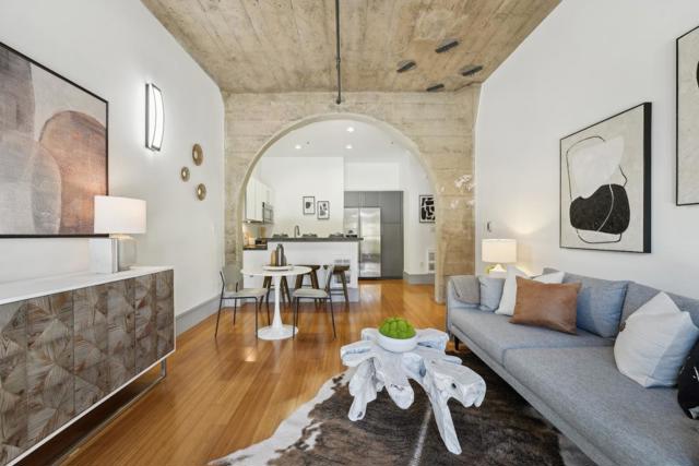 1 S Park Street, San Francisco CA: https://media.crmls.org/mediaz/e0f7c06d-f248-4ae2-875c-2c613cd346ed.jpg