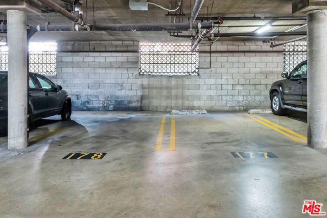 8455 Fountain Avenue, West Hollywood CA: https://media.crmls.org/mediaz/e0f7db31-30e2-4813-8ddc-7b7592fd54da.jpg