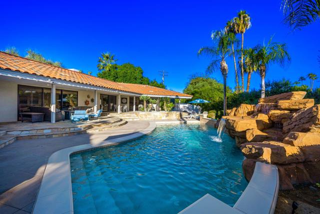 73484 Goldflower Street, Palm Desert CA: https://media.crmls.org/mediaz/e0f7e157-98ae-403a-adeb-0bec46bc93b1.jpg