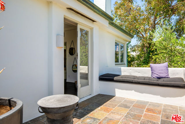 2249 Mountain Oak Drive, Los Angeles CA: https://media.crmls.org/mediaz/e0f7f077-697c-48a3-a254-9e733cef8abe.jpg