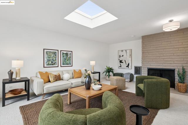 385 Jayne Ave, Oakland CA: https://media.crmls.org/mediaz/e0f84b88-a86b-4a1f-88be-17d9dfed3899.jpg