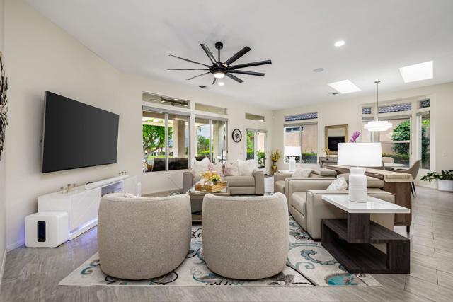 44580 S Heritage Palms Drive, Indio CA: https://media.crmls.org/mediaz/e0f8579c-9e4c-4526-9a41-3e531197a218.jpg