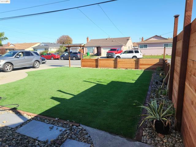 15373 Inverness St, San Leandro CA: https://media.crmls.org/mediaz/e0f992d7-5dde-418f-a850-cb7e9a940780.jpg