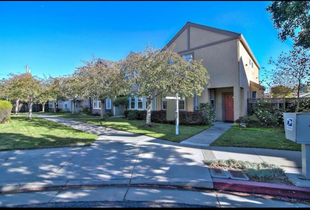 309 Village Circle