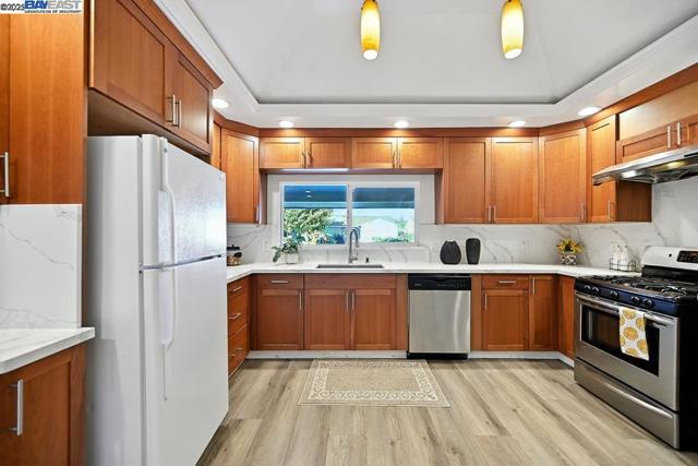3419 Del Valle Cir, San Leandro CA: https://media.crmls.org/mediaz/e0fa19eb-e10f-4428-81b3-446bd7caf264.jpg