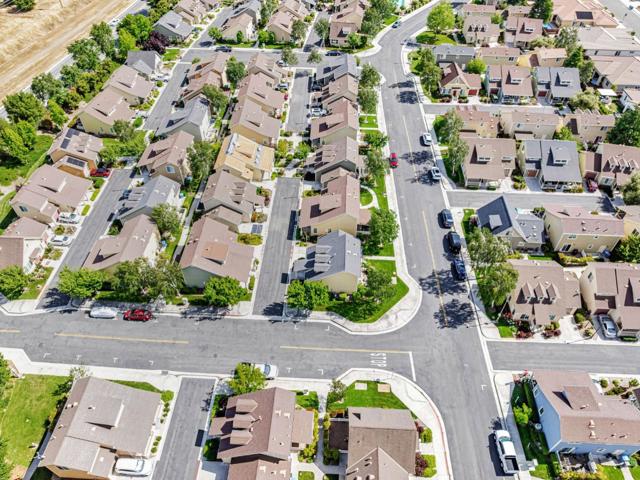1554 Rosette Way, Gilroy CA: https://media.crmls.org/mediaz/e0fa5ac7-9c82-4785-ad74-f74eb4e5106c.jpg