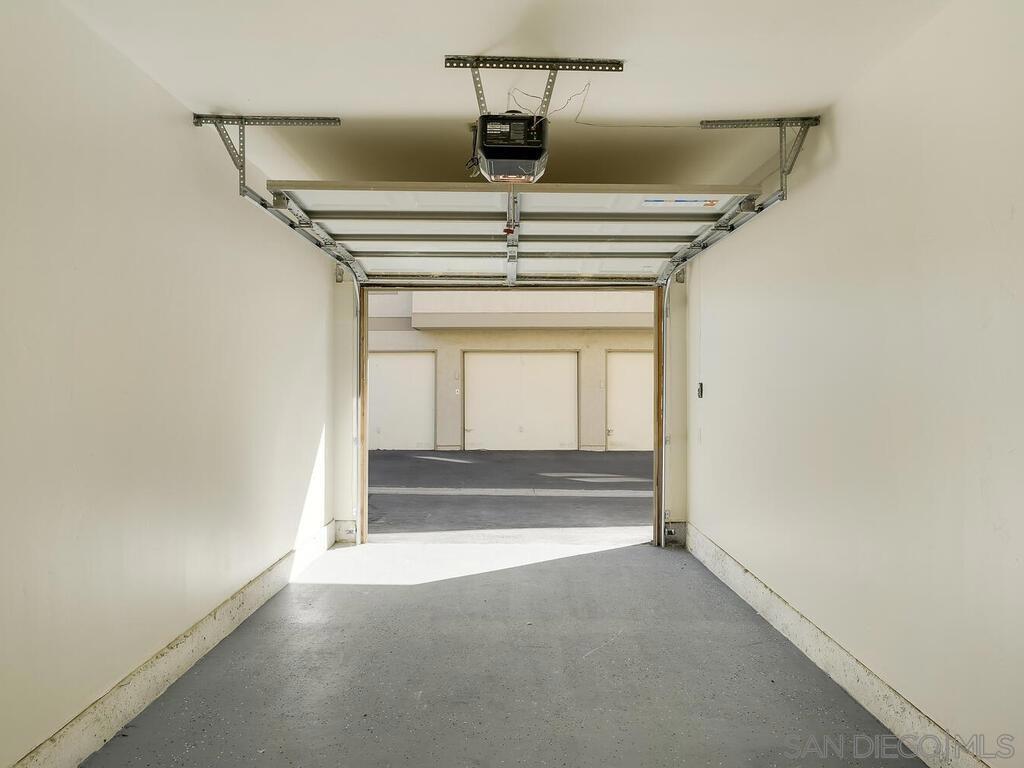 https://media.crmls.org/mediaz/e0fa9e25-0ccd-43c5-afa1-630e0868b9da.jpg?preset=X-Large