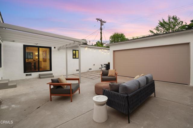 Detail Gallery Image 5 of 37 For 2801 Ceilhunt Ave, Los Angeles,  CA 90064 - 4 Beds | 2 Baths