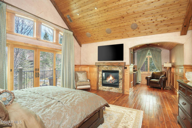 32310 Hummingbird Court, Running Springs CA: https://media.crmls.org/mediaz/e0fbf520-4435-4888-b97b-98ab656b2532.jpg