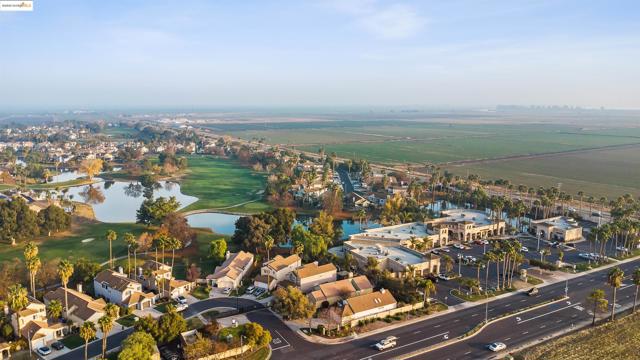 4730 Spinnaker Way, Discovery Bay CA: https://media.crmls.org/mediaz/e0fc7cae-58e7-40f7-84a2-a58765b7ce17.jpg