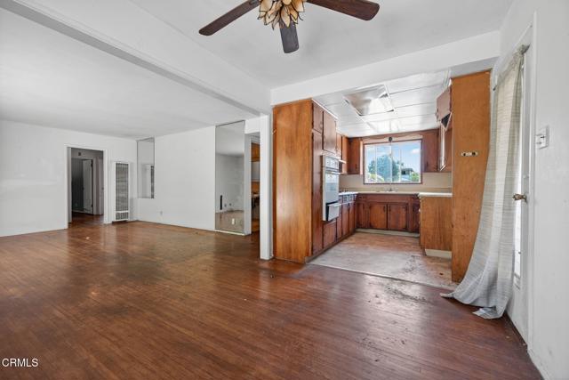 286 Homer Avenue, Ventura CA: https://media.crmls.org/mediaz/e0fcbbba-f279-454c-a596-2756422f5134.jpg