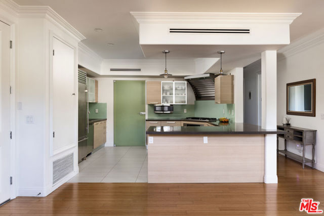 8121 Norton Avenue, West Hollywood CA: https://media.crmls.org/mediaz/e0fd3d22-0840-4dc9-b518-3c9f3c721fe0.jpg