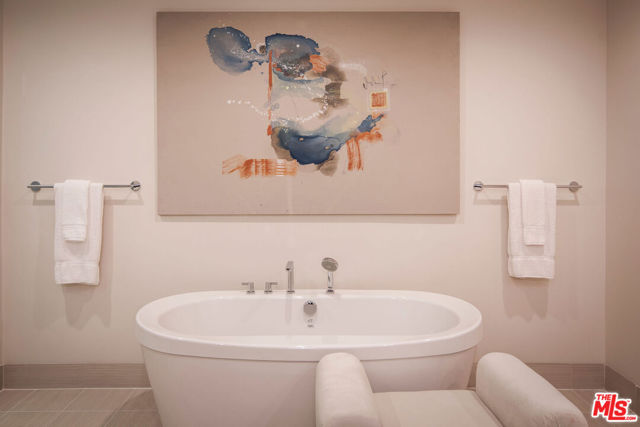 460 N Palm Drive, Beverly Hills CA: https://media.crmls.org/mediaz/e0fe473f-ba6b-4d55-9b65-ccd320bb4165.jpg