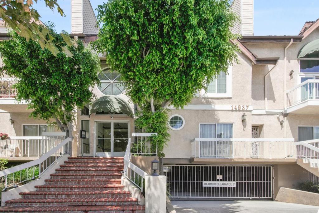 14937 Dickens Street #209