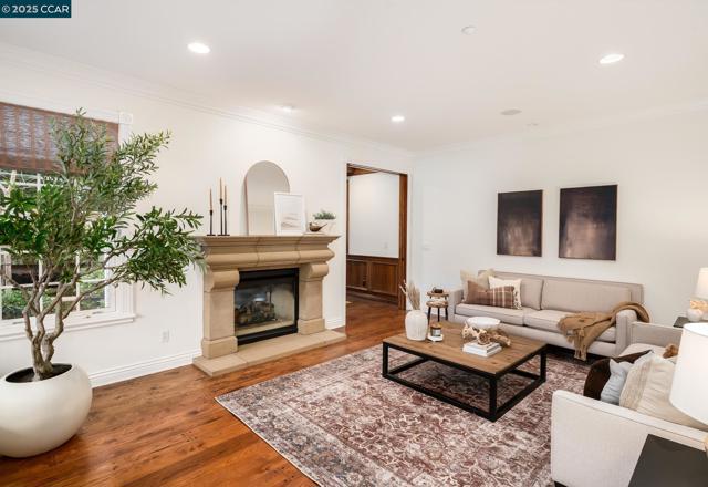 45 Lark Pl, Alamo CA: https://media.crmls.org/mediaz/e0feb30d-6194-4dc2-9ef1-b21a0eaa3629.jpg