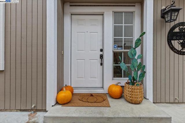 60 W South St, Tracy CA: https://media.crmls.org/mediaz/e0feb998-b2ce-46de-b36d-75686d5c722b.jpg