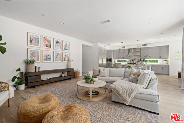 Image 16 of 39 For 11813 Woodbine Avenue