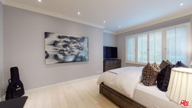 10120 Empyrean Way, Los Angeles CA: https://media.crmls.org/mediaz/e0ff9a78-8c44-40ec-92fe-3e61b531d7e5.jpg