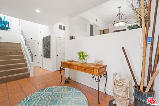6435 Zumirez Drive, Malibu CA: https://media.crmls.org/mediaz/e10047e5-9e10-444c-9971-e1b2ccf9d66a.jpg
