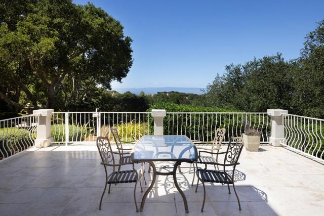 26048 Paseo Del Sur, Monterey CA: https://media.crmls.org/mediaz/e1008474-8b30-4a73-9f63-80575ce7bcc7.jpg
