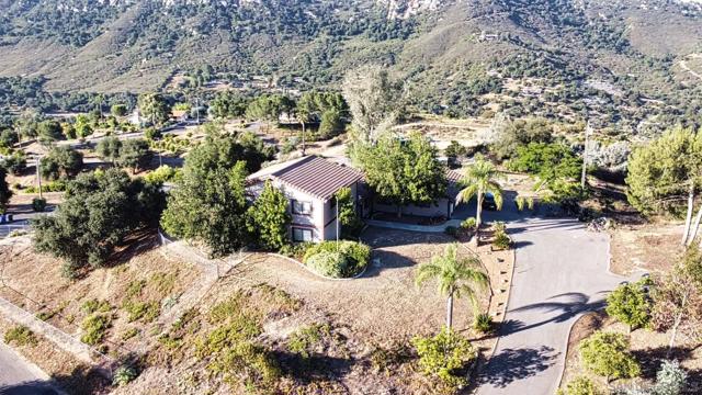 27332 Cool Water Ranch RD, Valley Center CA: https://media.crmls.org/mediaz/e100a85d-b792-44eb-a36e-474e1977b1b8.jpg