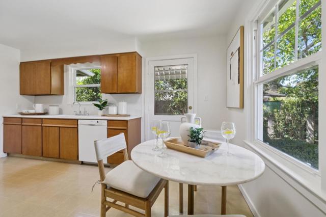 1050 Boranda Avenue, Mountain View CA: https://media.crmls.org/mediaz/e100d4e0-deb3-4de7-a76d-a7fcca2ebdf1.jpg