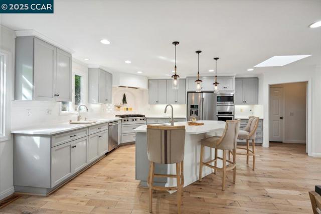 42 Freitas Dr, Moraga CA: https://media.crmls.org/mediaz/e100e0a6-f4a1-40eb-9721-e7955c111190.jpg