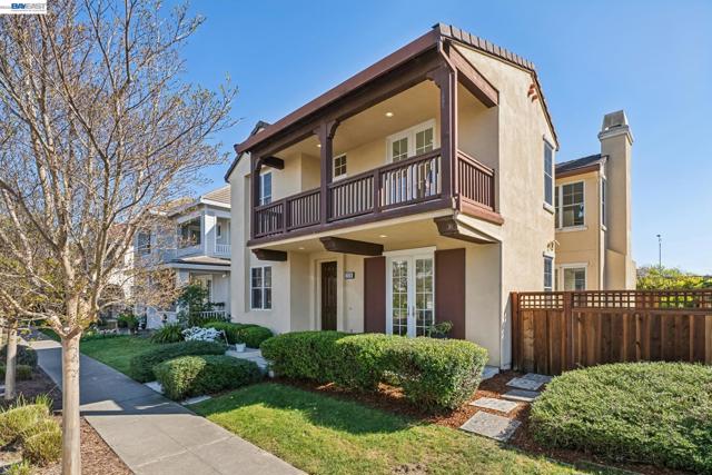 220 Hollister Avenue, Alameda CA: https://media.crmls.org/mediaz/e10128ec-3f05-44b0-b97b-18d7670d91b2.jpg