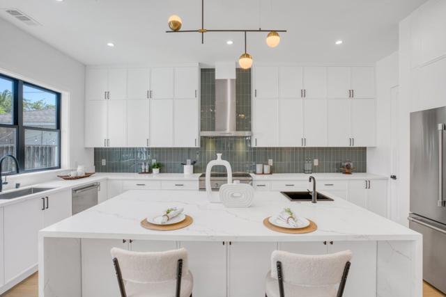 1270 W Hacienda Avenue, Campbell CA: https://media.crmls.org/mediaz/e1012add-a374-4eb3-8189-318ebcb21ba3.jpg