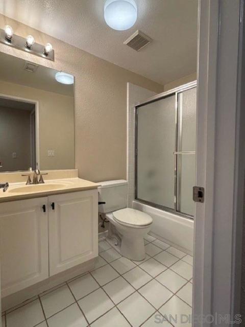 8641 Via Mallorca, La Jolla CA: https://media.crmls.org/mediaz/e1019d17-5d1f-49fe-83fe-f35d543bf9af.jpg