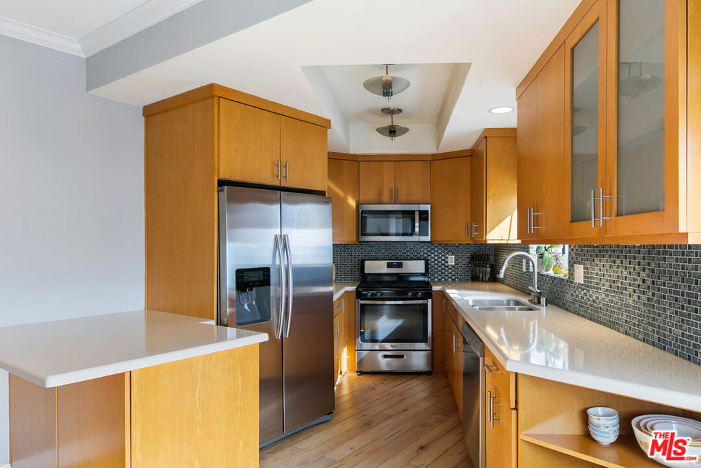 832 PALM Avenue #105