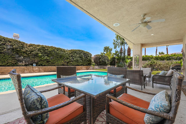 2450 Quincy Way, Palm Springs CA: https://media.crmls.org/mediaz/e1023a05-6cba-4a15-8d67-da44b2d08b4d.jpg