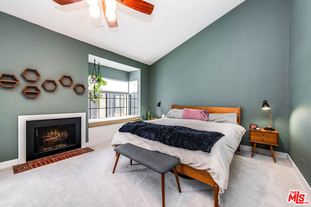 5731 Topanga Canyon Boulevard, Woodland Hills CA: https://media.crmls.org/mediaz/e10288ef-ebca-4f12-ae37-31646afe77d0.jpg