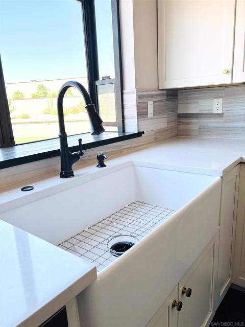 672 Chateau Place, Escondido CA: https://media.crmls.org/mediaz/e103184b-e46f-49ec-9260-3ab2d6815313.jpg