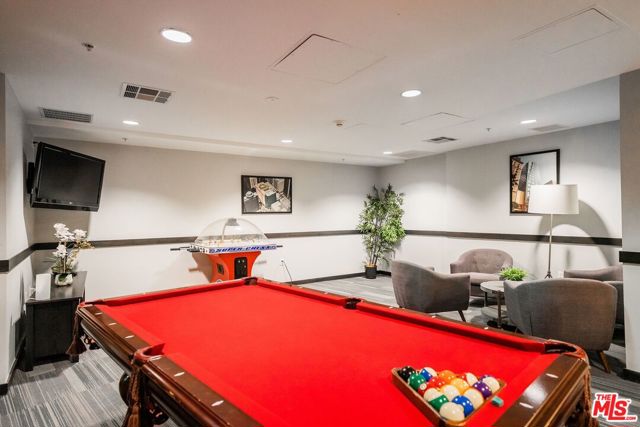 655 S Hope Street, Los Angeles CA: https://media.crmls.org/mediaz/e1034305-3164-4289-9e03-c01945d1c88b.jpg