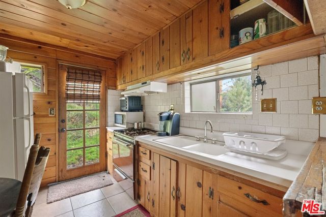 11317 Santol Drive, Sylmar CA: https://media.crmls.org/mediaz/e1038503-e5f5-4775-82ac-3aa608aefeb1.jpg