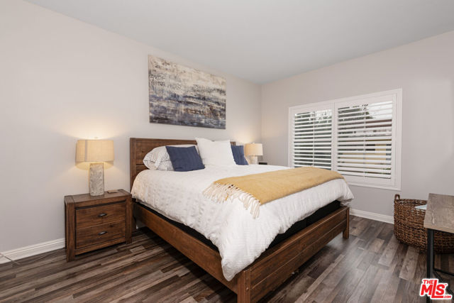 14919 Dickens Street, Sherman Oaks CA: https://media.crmls.org/mediaz/e1039567-d558-45f7-8f74-17b926e86e27.jpg