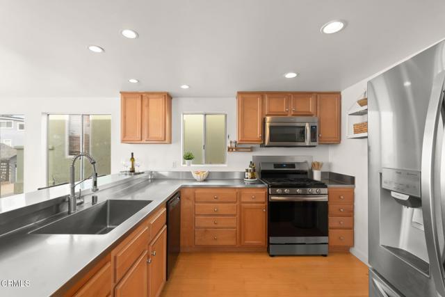 Detail Gallery Image 14 of 45 For 124 San Clemente Ave, Oxnard,  CA 93035 - 3 Beds | 3 Baths