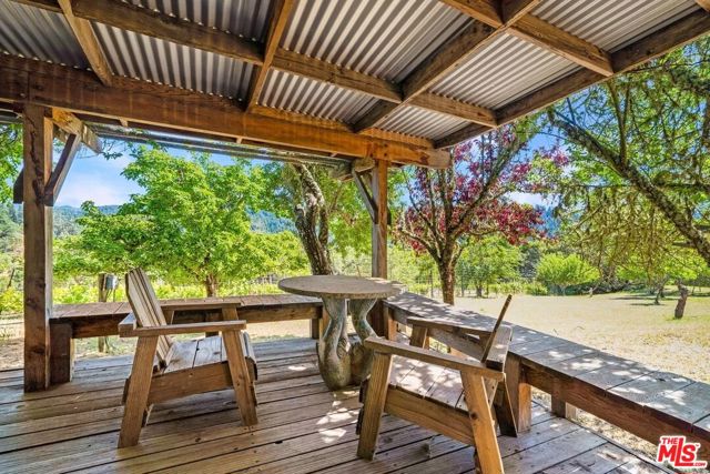 20799 Highway 128, Yorkville CA: https://media.crmls.org/mediaz/e1065cbc-919f-449e-a52e-b9bc840d928e.jpg