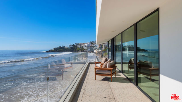 31388 Broad Beach Road, Malibu CA: https://media.crmls.org/mediaz/e106ca68-17f6-4018-a121-944102d1a17c.jpg