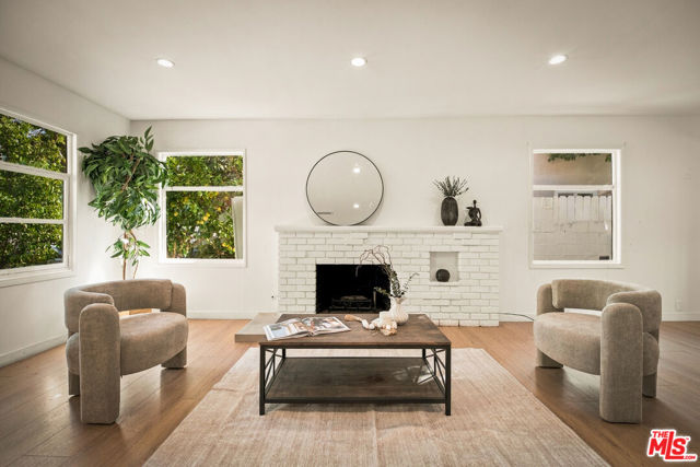 6251 Alcove Avenue photo 9