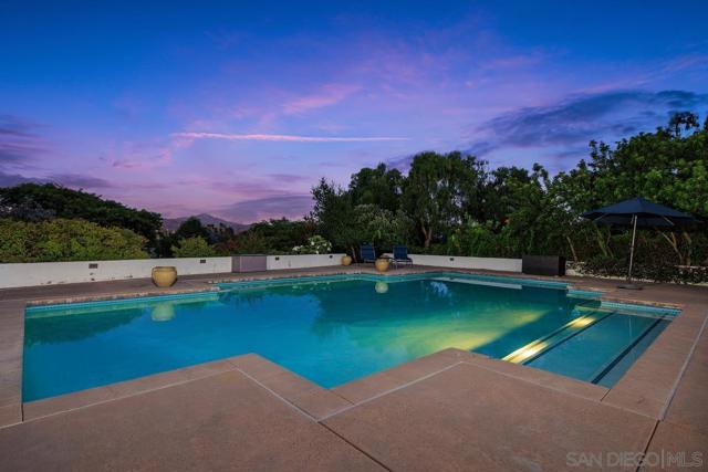 13591 Summit Circle, Poway CA: https://media.crmls.org/mediaz/e1076090-aadc-4f99-b659-c3e5e57b7e38.jpg
