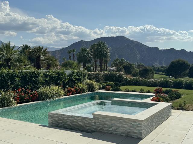 52345 Via Castile, La Quinta CA: https://media.crmls.org/mediaz/e1077814-f023-472f-a4aa-09ee5fe2c25e.jpg
