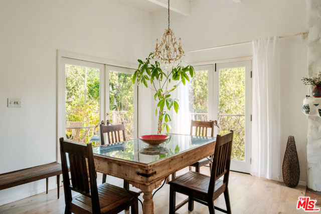 21316 Encina Road, Topanga CA: https://media.crmls.org/mediaz/e1080a82-b9bd-4724-86a8-3588883d1751.jpg